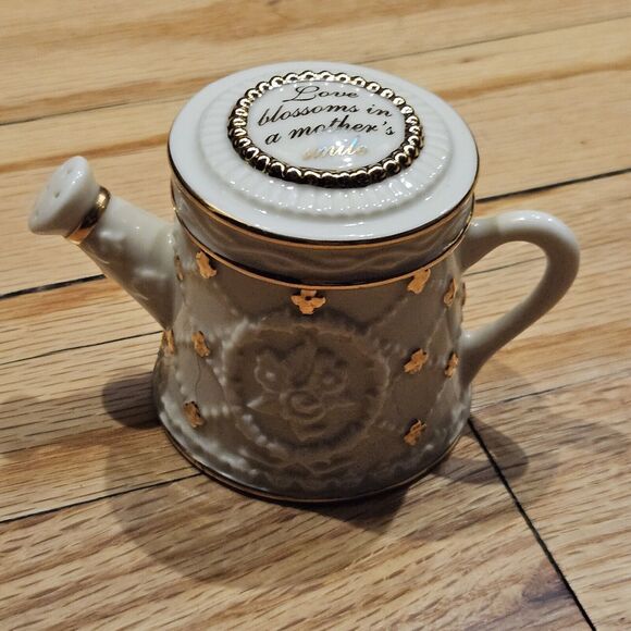 Lenox Treasures Sentiments Collection for Mother " Treasure Box " Watering Can - Picture 1 of 6